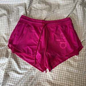 Alo Ambience Shorts in Hot Pink